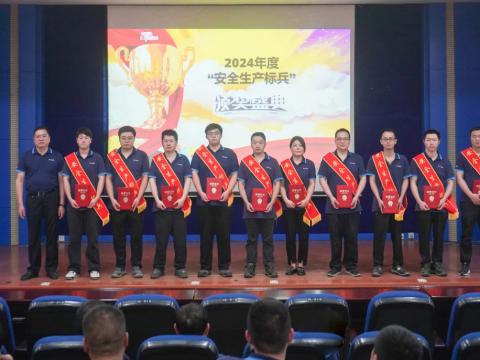 表扬“清静生产尖兵” 弘扬tyc86太阳集团清静文化