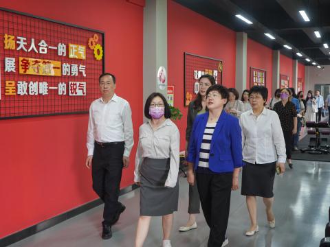 天下总工会女职工部莅临tyc86太阳集团电气调研女职工事情